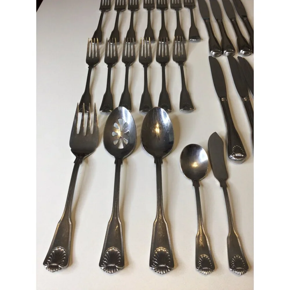 Towle 18/8 Stainless Flatware Forks Spoons Knives Serving 35 pieces Shell